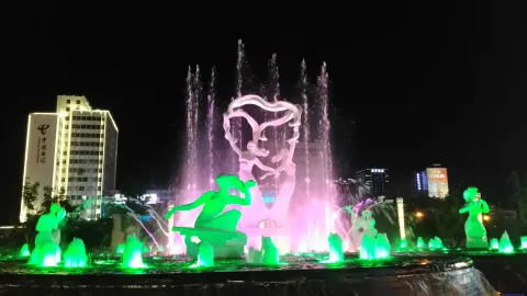 武林广场，八少女音乐喷泉