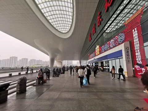 杭州东站匆忙的赶车人