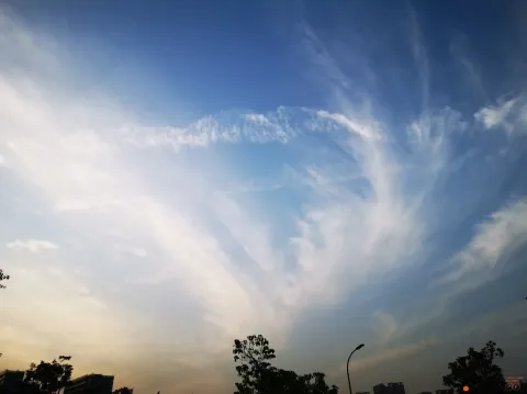 接近黄昏的天空