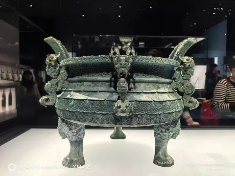 博物馆内展览的青铜器31