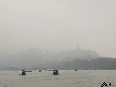 下雪后的西湖景色