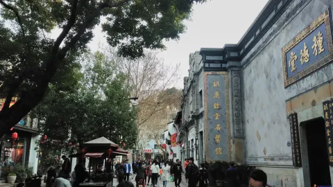 河坊街的游人