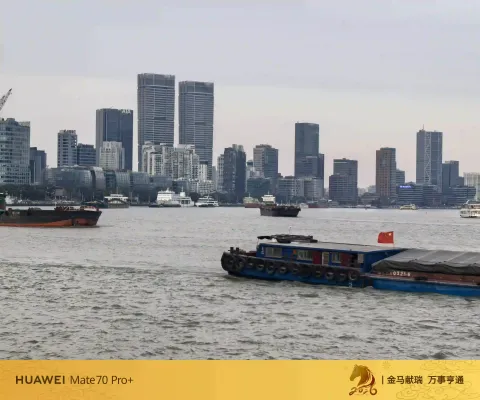 上海外滩与黄浦江两岸的景色11