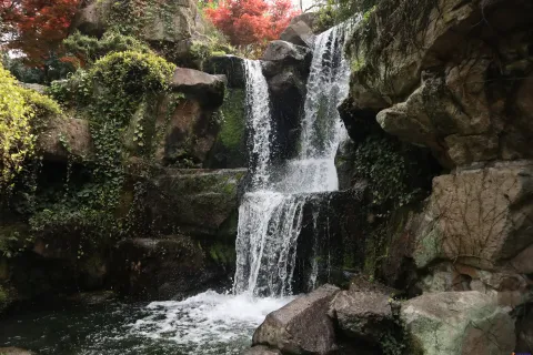 瀑布流水