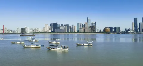 钱塘江面小渔船