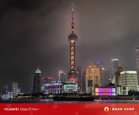 黄浦江两岸的夜景12