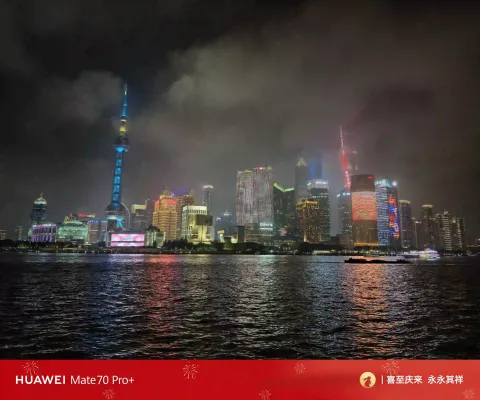 黄浦江两岸的夜景3