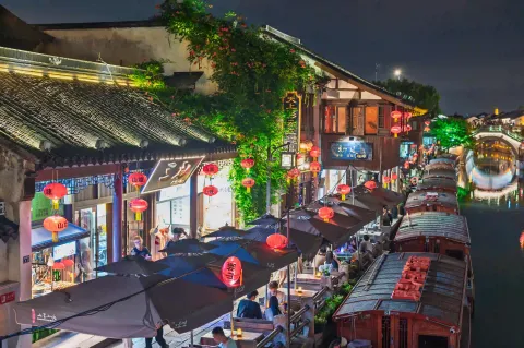 入夜的山塘河2