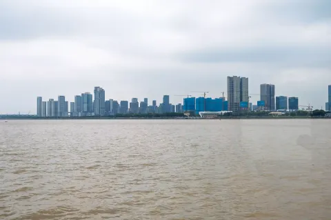 钱塘江过江轮渡上看两岸风景3