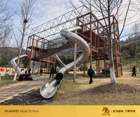 春节游玩铁定溜溜9