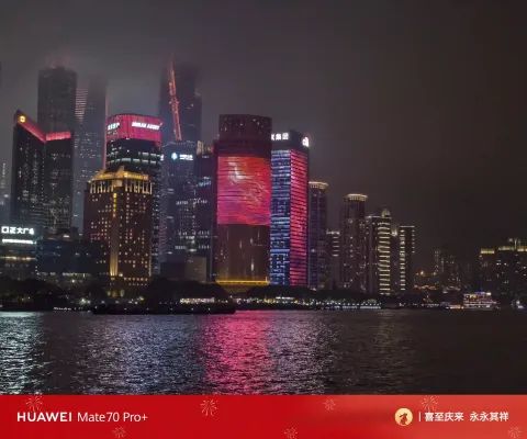 黄浦江两岸的夜景7
