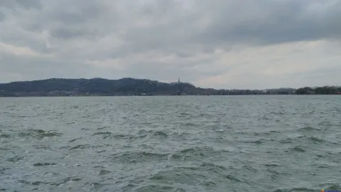 西湖，坐船游湖