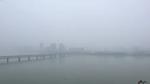 雾气中的钱塘江大桥