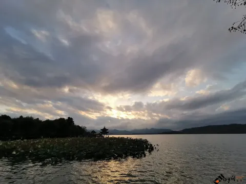 杭州西湖，傍晚时分天边的云彩