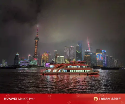 黄浦江两岸的夜景14
