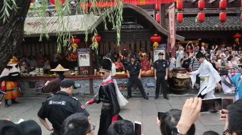 宋城街头表演