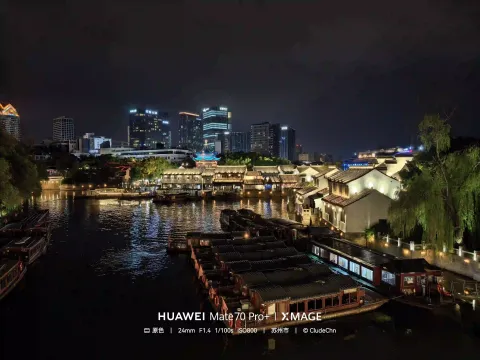 七里山塘外城河的夜景3