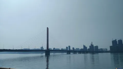 钱塘江南岸