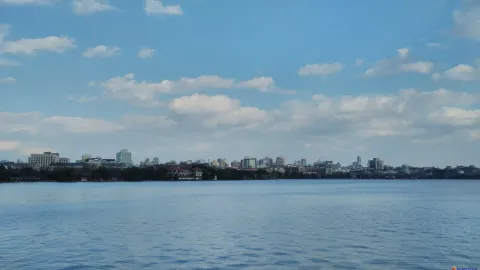 西湖边杭州城区景色