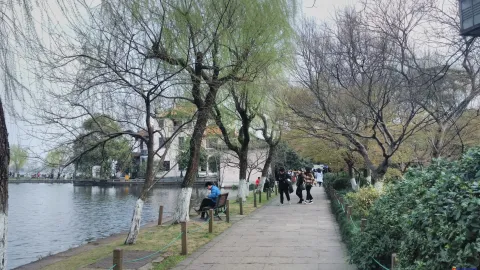 白堤景色