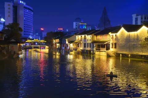 夜晚的衣裳街历史文化街区6