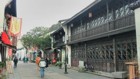 河坊街的游人