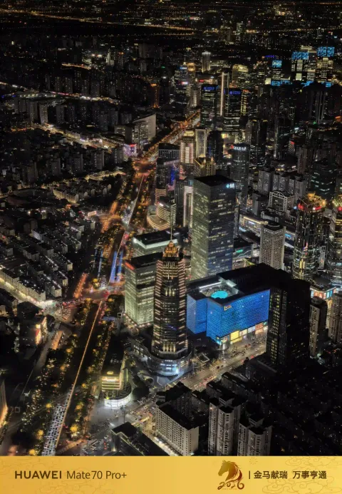俯瞰夜晚黄浦江与外滩4