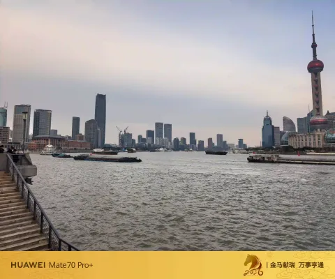 上海外滩与黄浦江两岸的景色7