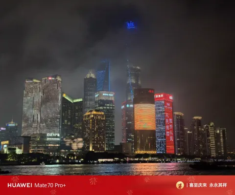 黄浦江两岸的夜景2