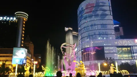 武林广场，八少女音乐喷泉