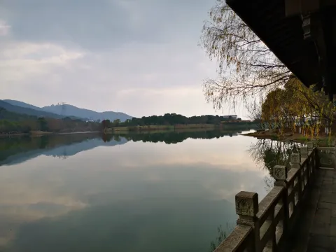 湘湖边的景色