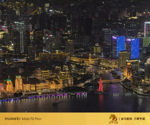 俯瞰夜晚黄浦江与外滩10