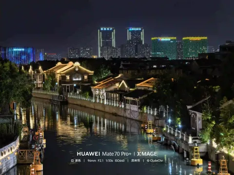 七里山塘外城河的夜景11