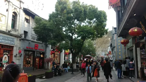 河坊街的游人