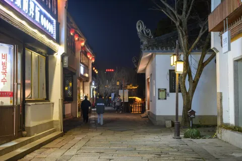 夜晚的衣裳街历史文化街区16