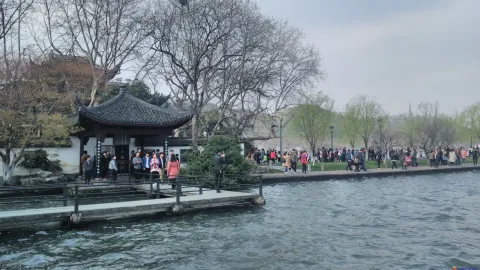白堤景色