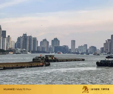 上海外滩与黄浦江两岸的景色8