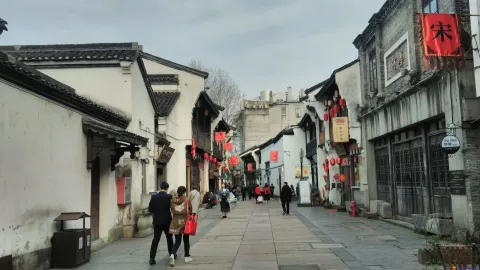 河坊街的游人
