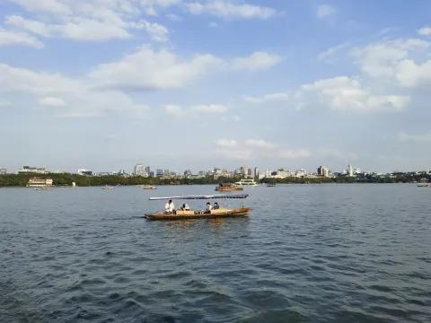 周末坐船游玩西湖5