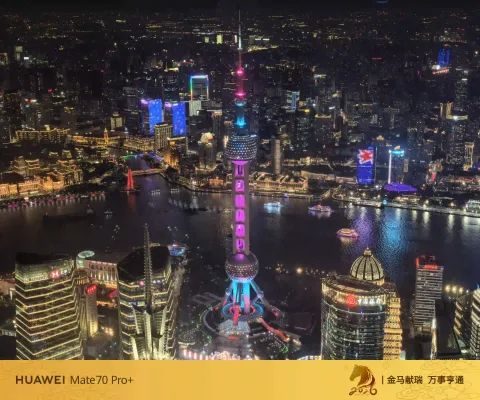 俯瞰夜晚黄浦江与外滩1