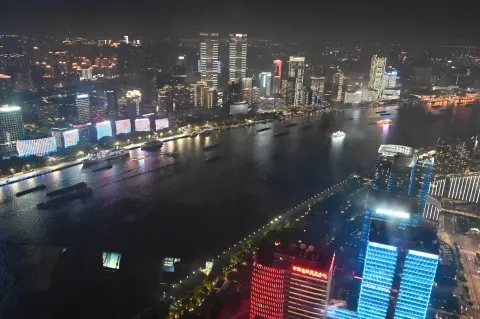 黄浦江边的夜景1