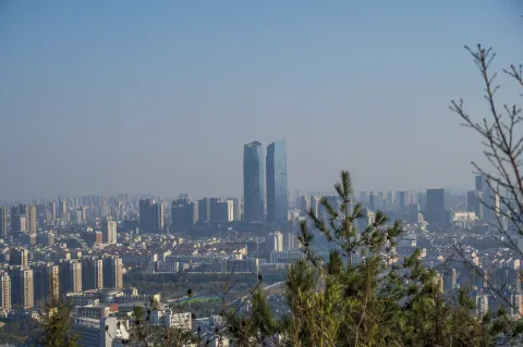 仁皇山上远眺湖城7