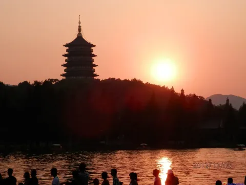 雷峰西照