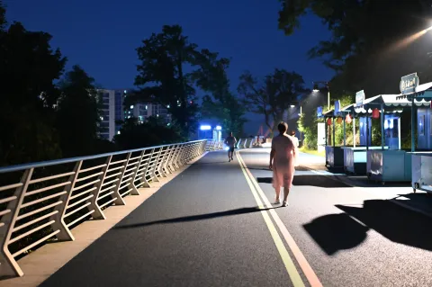 舟山东海云廊绿道夜景4