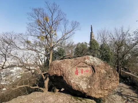 宝石山顶，远眺西湖