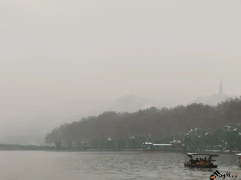 下雪后的西湖景色