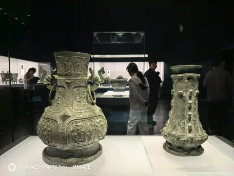 博物馆内展览的青铜器17