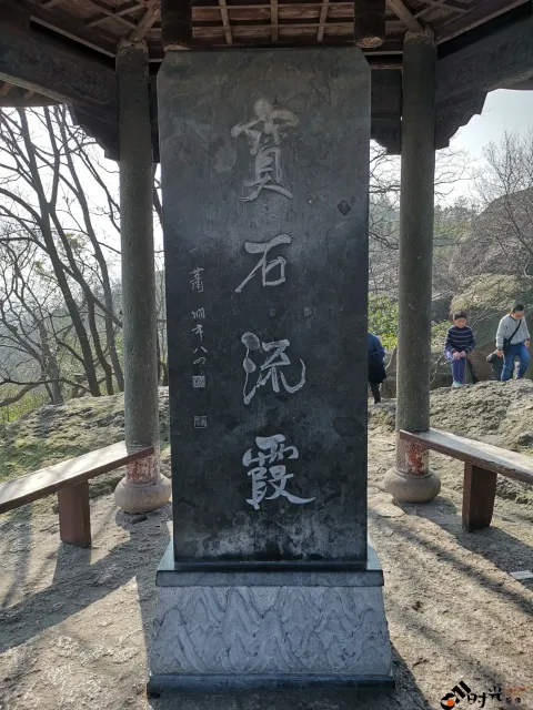 宝石山顶，远眺西湖