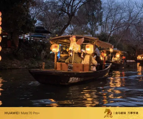 夜色中坐摇橹船赏灯8