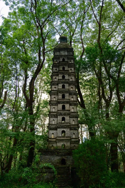 六和塔后山的‌中华古塔博览苑‌7